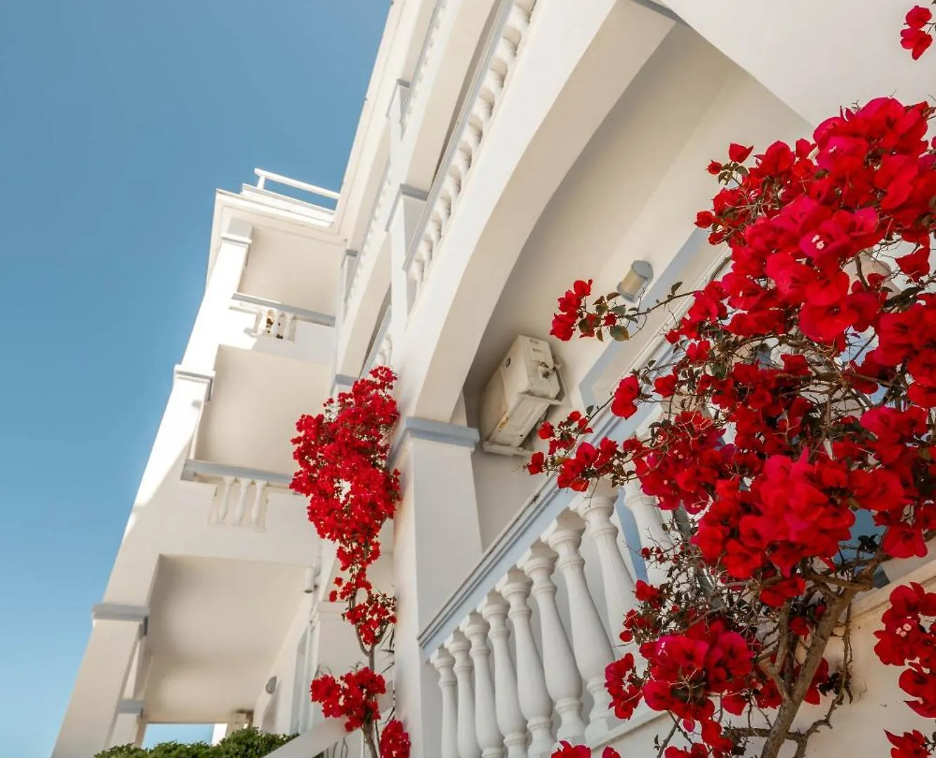 Erdano Hotel Saranda 4*,