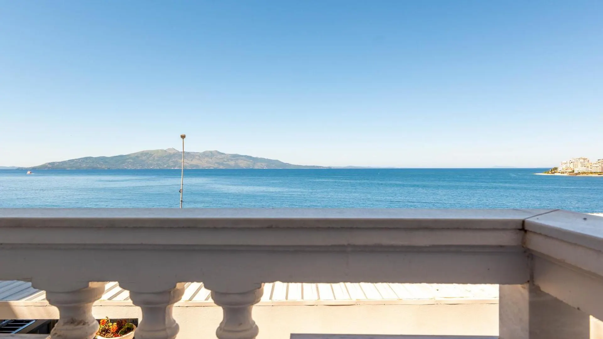 ****  Erdano Hotel Saranda Albánia